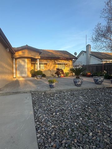 8118 Chateau Dr, Stockton, CA 95210