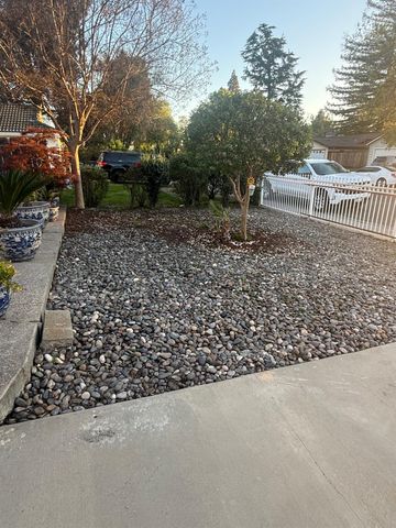 8118 Chateau Dr, Stockton, CA 95210