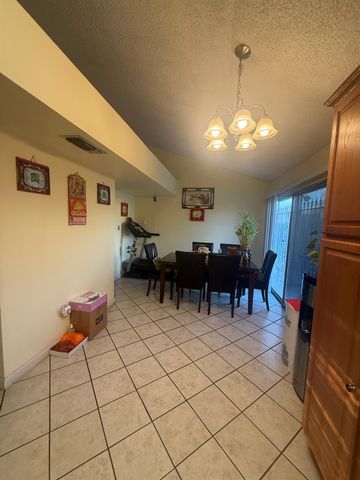 8118 Chateau Dr, Stockton, CA 95210