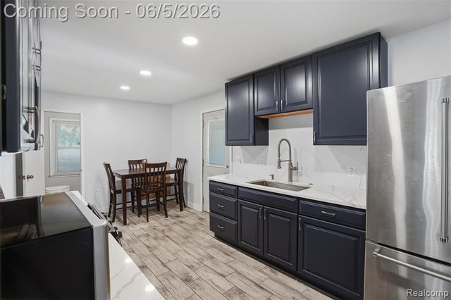 7085 Colony Drive, West Bloomfield, MI 48323
