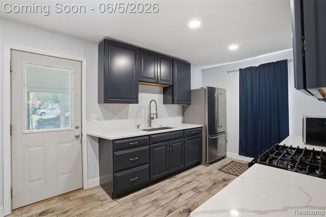 7085 Colony Drive, West Bloomfield, MI 48323