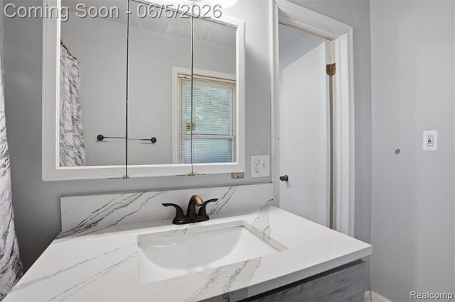 7085 Colony Drive, West Bloomfield, MI 48323