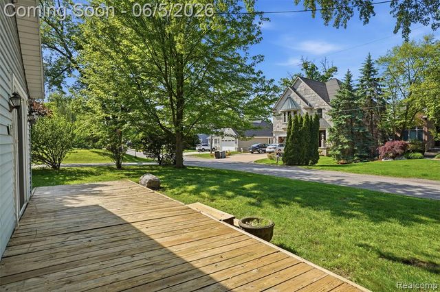 7085 Colony Drive, West Bloomfield, MI 48323