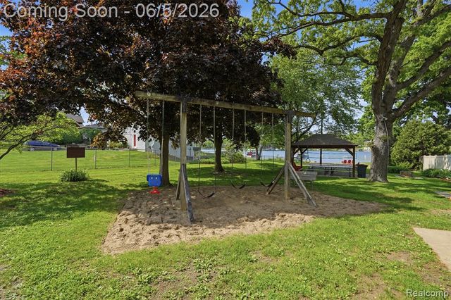 7085 Colony Drive, West Bloomfield, MI 48323