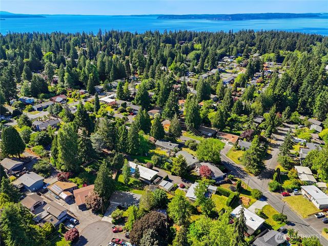 7825 189th Place SW, Edmonds, WA 98026