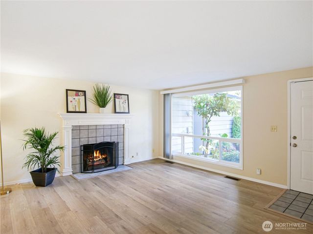 7825 189th Place SW, Edmonds, WA 98026