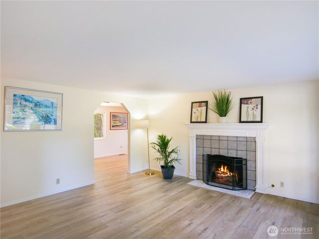 7825 189th Place SW, Edmonds, WA 98026