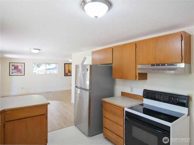 7825 189th Place SW, Edmonds, WA 98026