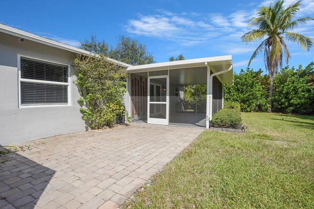 9540 Richmond Circle, Boca Raton, FL 33434