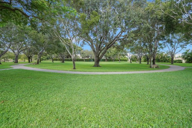 9540 Richmond Circle, Boca Raton, FL 33434