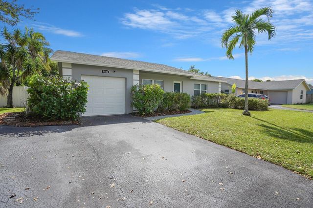 9540 Richmond Circle, Boca Raton, FL 33434