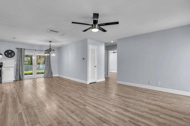9540 Richmond Circle, Boca Raton, FL 33434