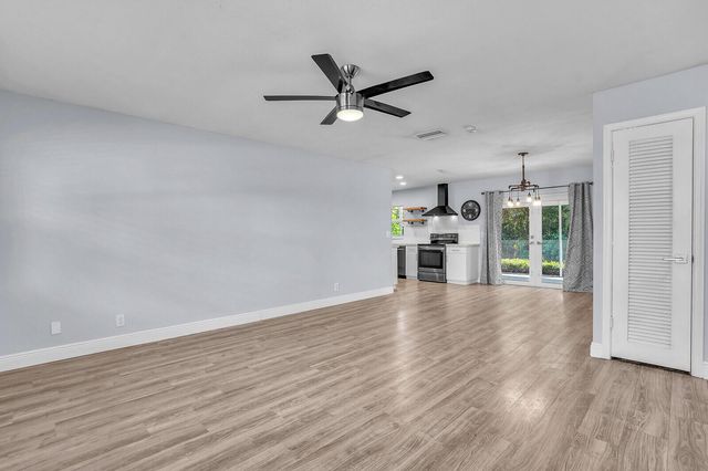 9540 Richmond Circle, Boca Raton, FL 33434