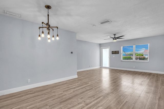 9540 Richmond Circle, Boca Raton, FL 33434