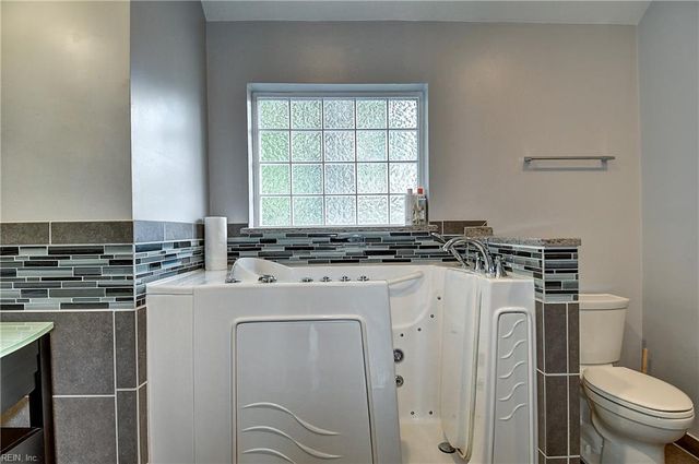 1537 Waterway CIR, Chesapeake, VA 23322