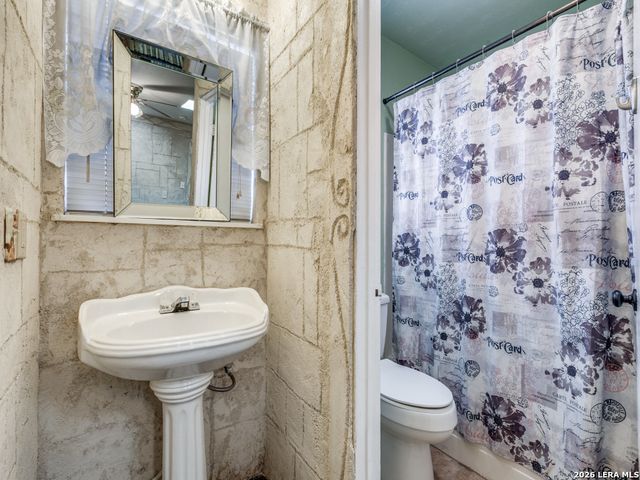 9334 Cliff Way St, San Antonio, TX 78250