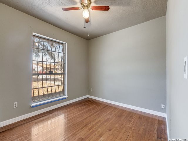 9334 Cliff Way St, San Antonio, TX 78250