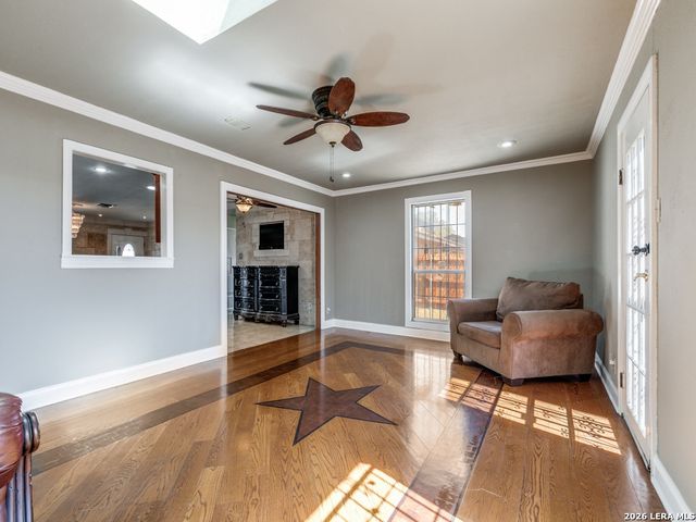 9334 Cliff Way St, San Antonio, TX 78250