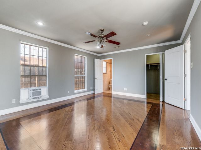 9334 Cliff Way St, San Antonio, TX 78250