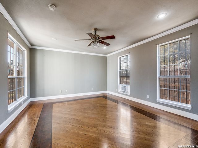 9334 Cliff Way St, San Antonio, TX 78250