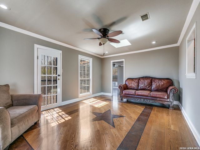 9334 Cliff Way St, San Antonio, TX 78250