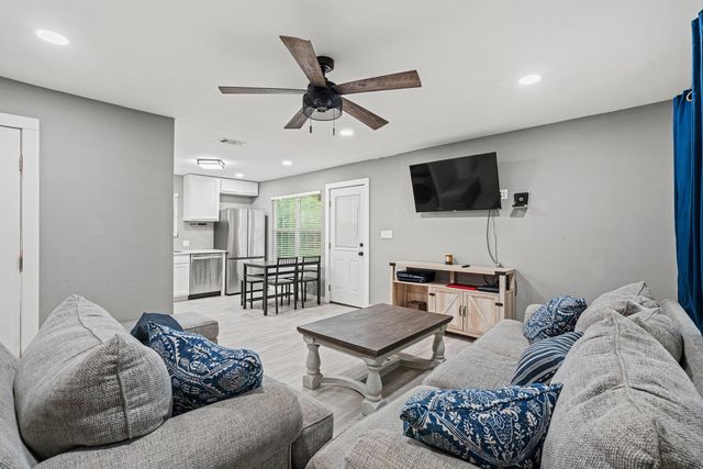 805 Hickory ST, Rockdale, TX 76567