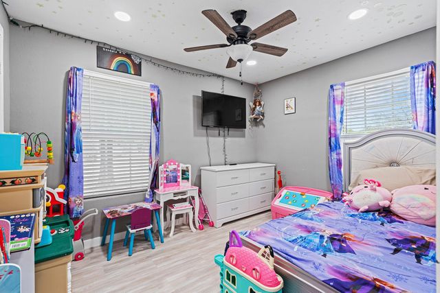 805 Hickory ST, Rockdale, TX 76567