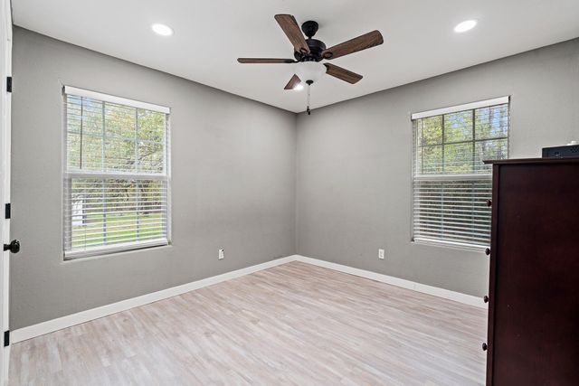 805 Hickory ST, Rockdale, TX 76567