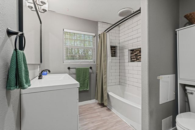 805 Hickory ST, Rockdale, TX 76567