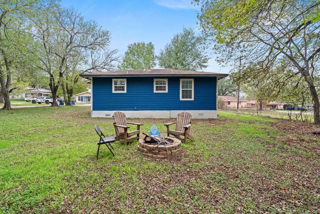 805 Hickory ST, Rockdale, TX 76567