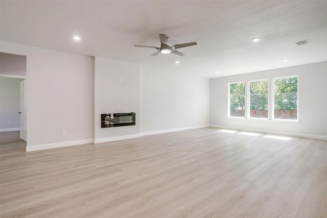 507 S 4th Street, Grandview, TX 76050