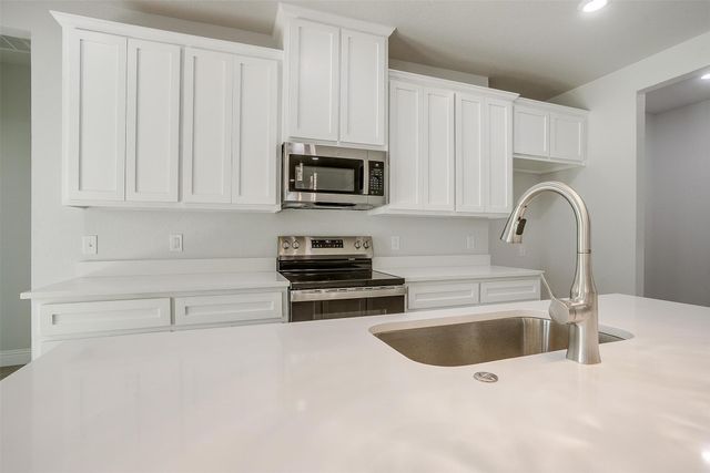 507 S 4th Street, Grandview, TX 76050