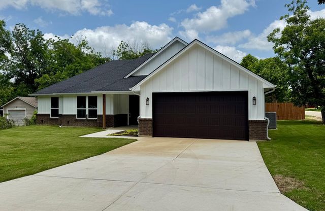 507 S 4th Street, Grandview, TX 76050
