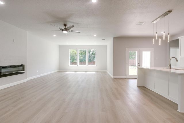 507 S 4th Street, Grandview, TX 76050