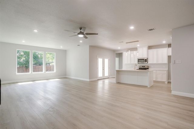 507 S 4th Street, Grandview, TX 76050