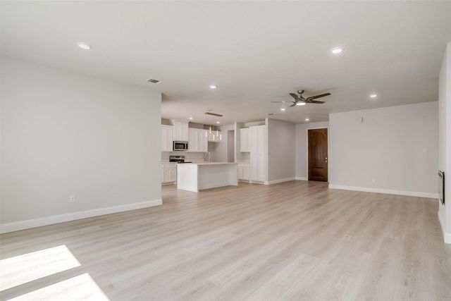 507 S 4th Street, Grandview, TX 76050