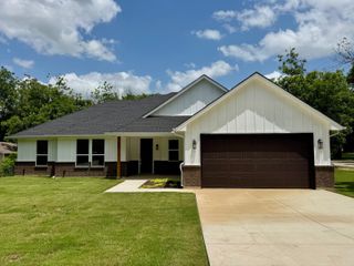 507 S 4th Street, Grandview, TX 76050