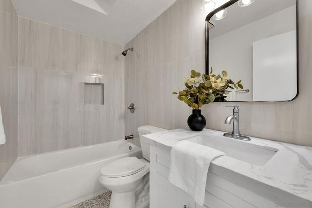 4135 Porte De Merano 144, San Diego, CA 92122