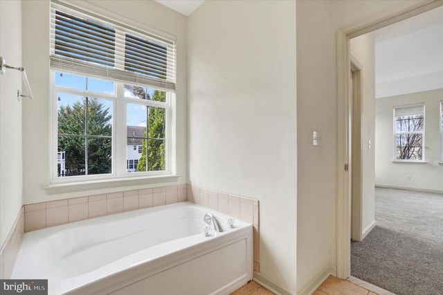 1216 WINDING OAK DR, York, PA 17403