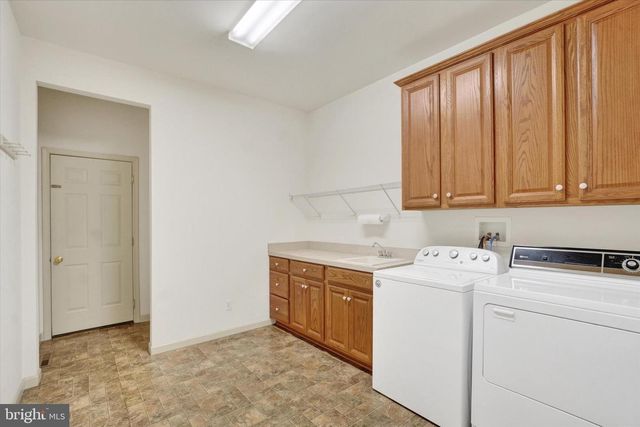 1216 WINDING OAK DR, York, PA 17403