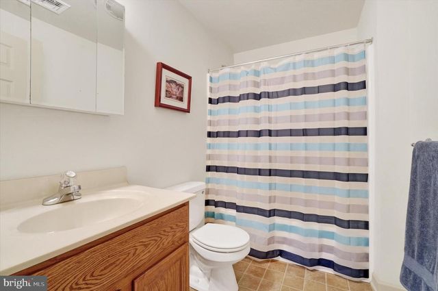 1216 WINDING OAK DR, York, PA 17403