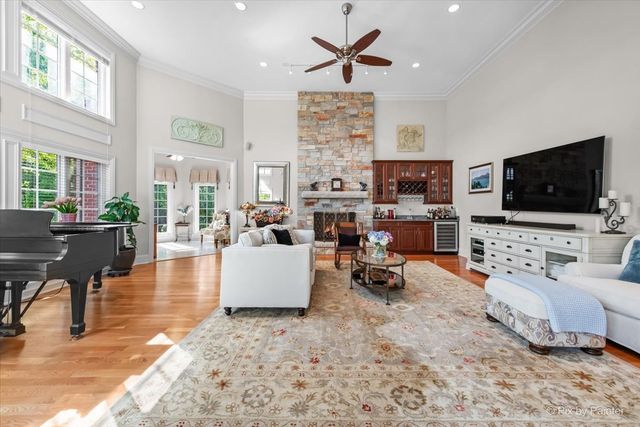 36W535 Hunters Gate Road, St. Charles, IL 60175