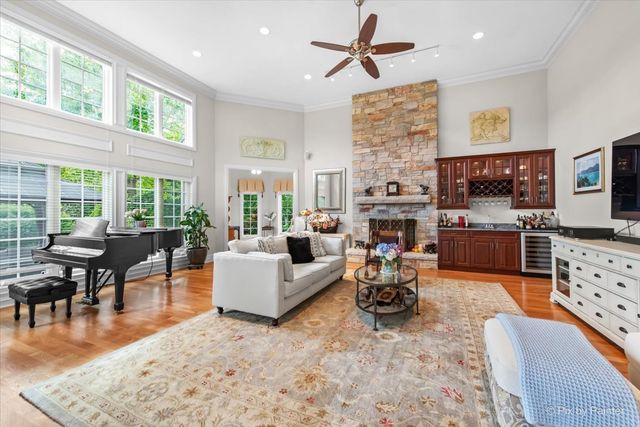 36W535 Hunters Gate Road, St. Charles, IL 60175