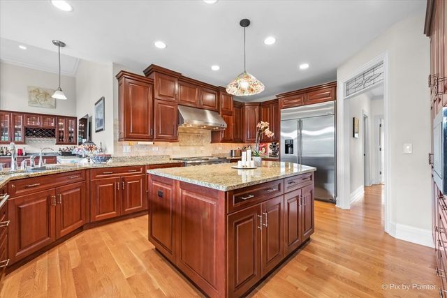 36W535 Hunters Gate Road, St. Charles, IL 60175