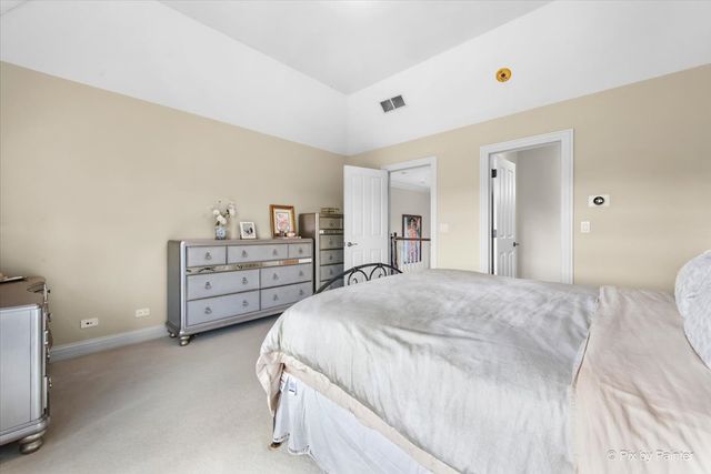 36W535 Hunters Gate Road, St. Charles, IL 60175