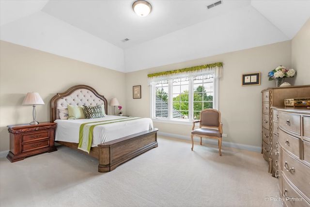 36W535 Hunters Gate Road, St. Charles, IL 60175