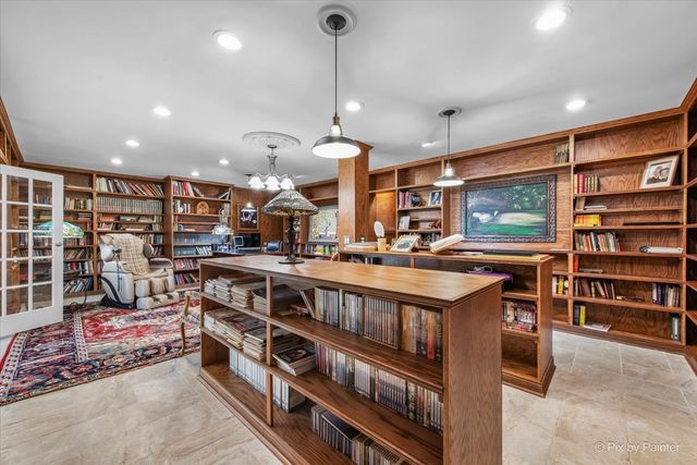 36W535 Hunters Gate Road, St. Charles, IL 60175