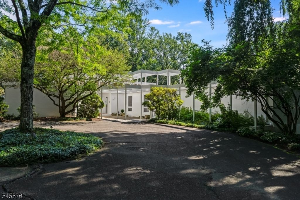 297 Hardscrabble Rd, Bernardsville Boro, NJ 07924 — photo 3