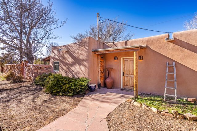 12 La Vega, Galisteo, NM 87540