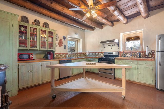 12 La Vega, Galisteo, NM 87540